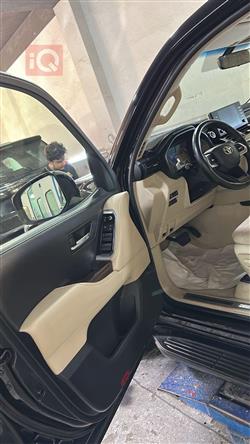 تۆیۆتا لاند کروزەر